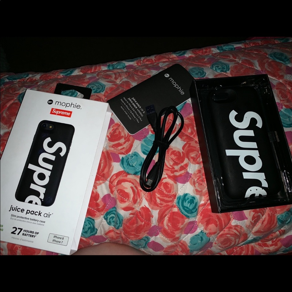 Supreme Mophie iPhone 7 & 8